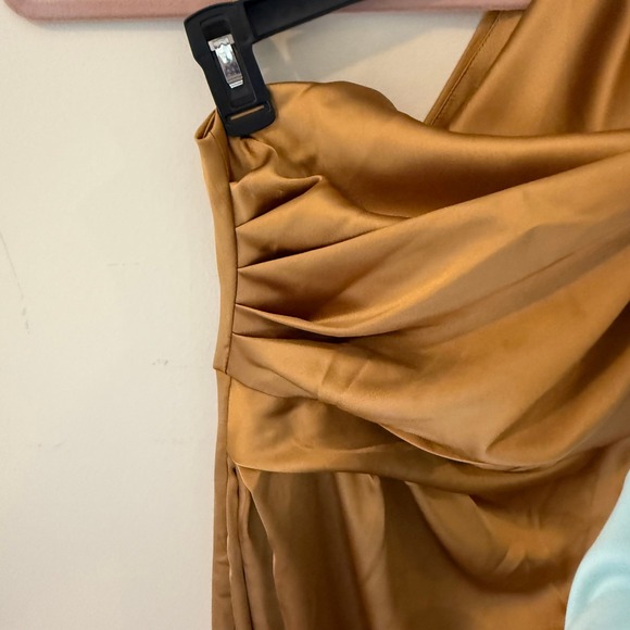 Petal + Pup Gold‎ One Shoulder Maxi Dress High Slit Formal Party Cocktail US 4 - Picture 3 of 9